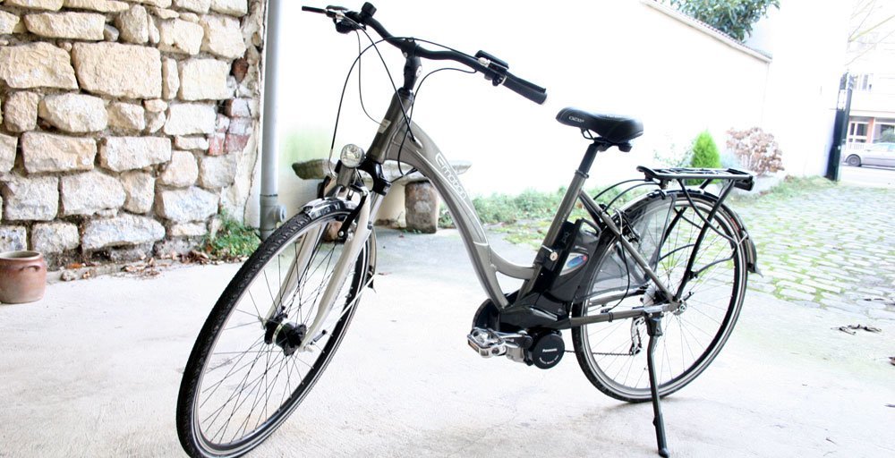 Velo electrique hotsell moteur au pedalier